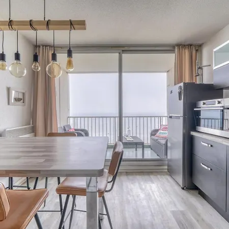 Apartment De Front De *