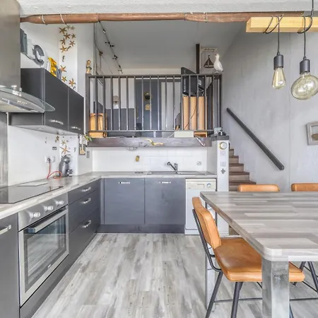 De Front De Apartment