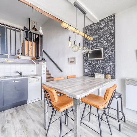 De Front De Apartment *