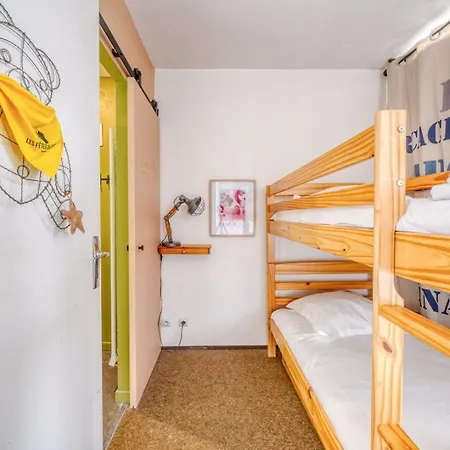 De Front De Apartment