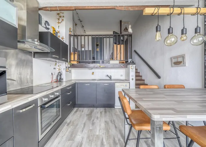 De Front De Apartment