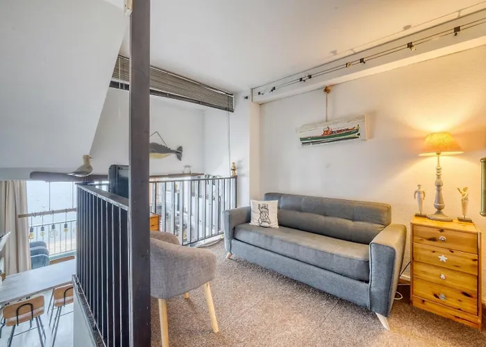 De Front De Apartment