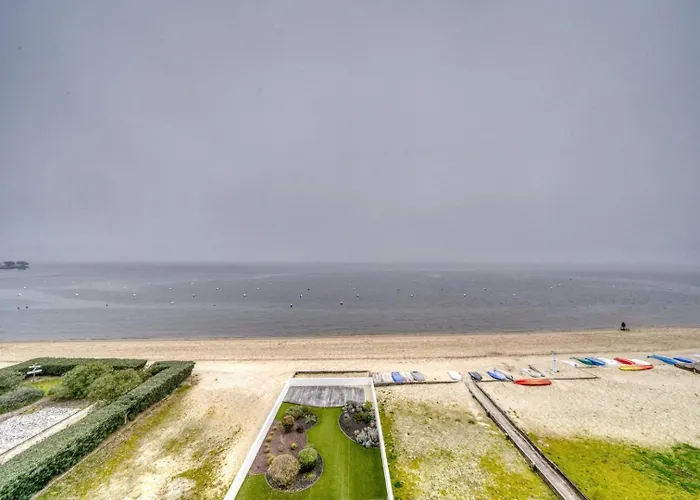 Apartment De Front De *