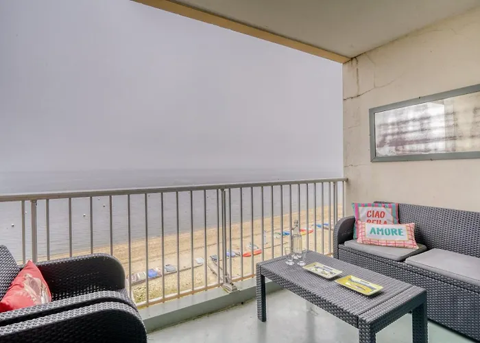 De Front De Apartment